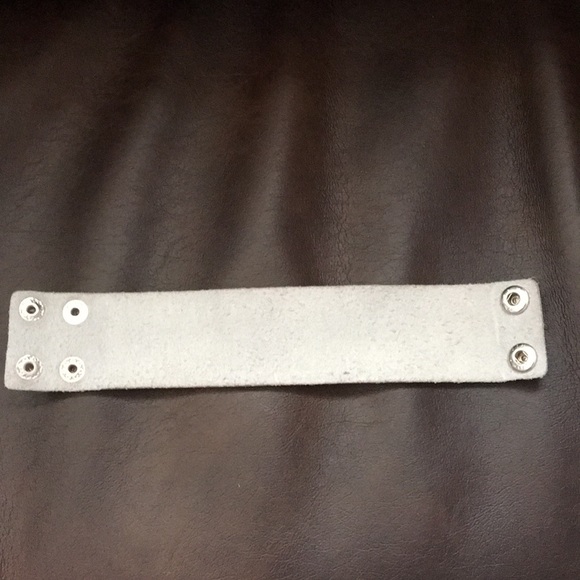 Suede leather bracelet - Picture 2 of 3